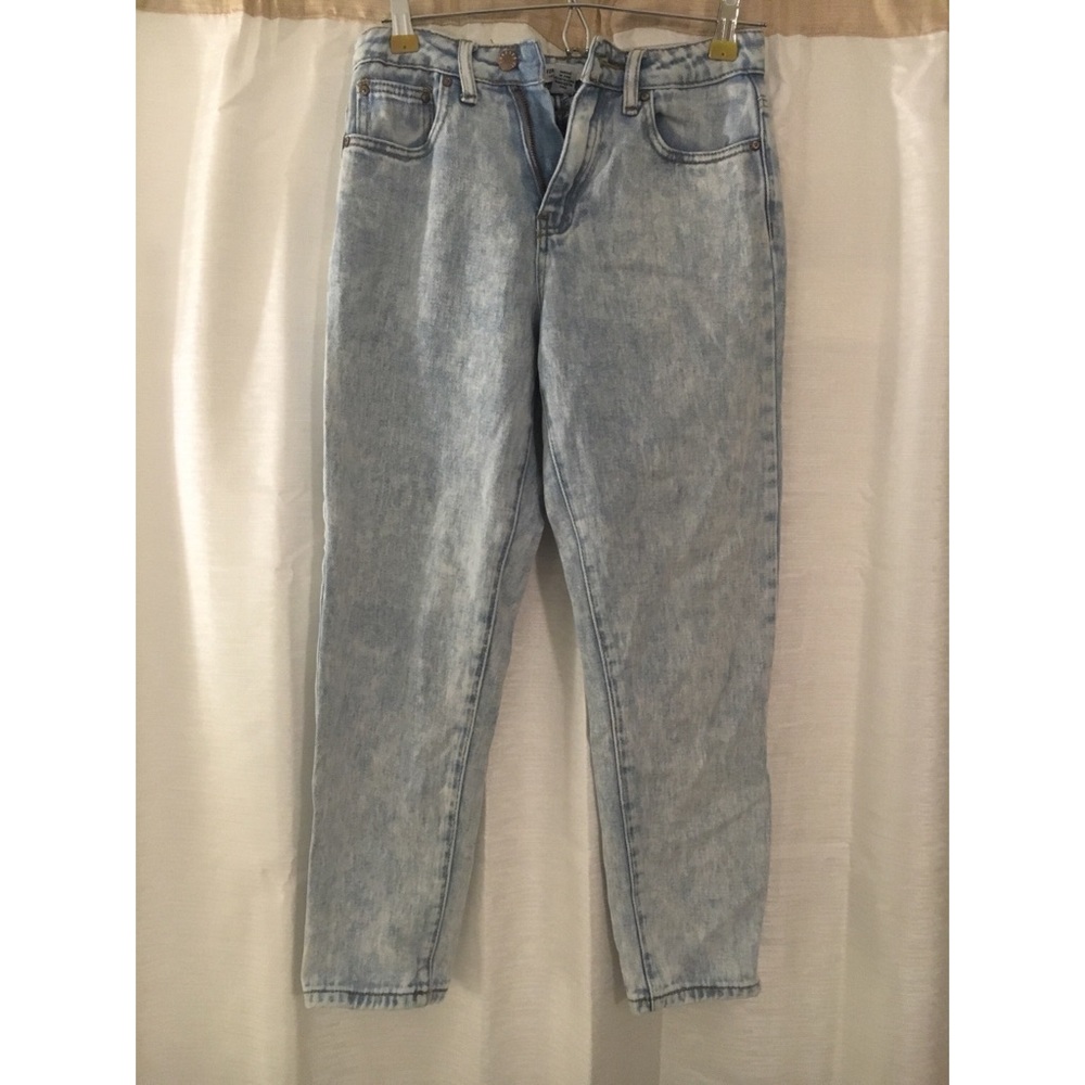 High waisted jeans
